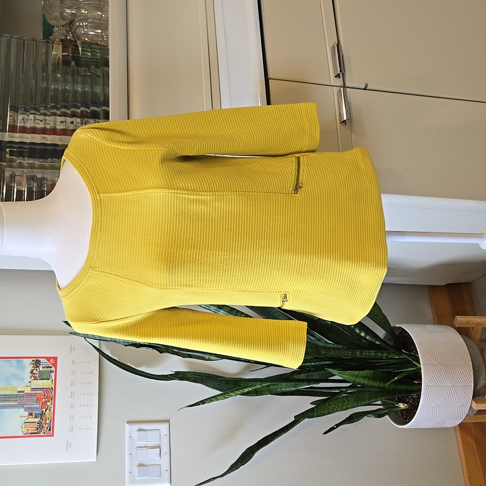 EUC Wms Boden Yellow Cotton Top Size 6